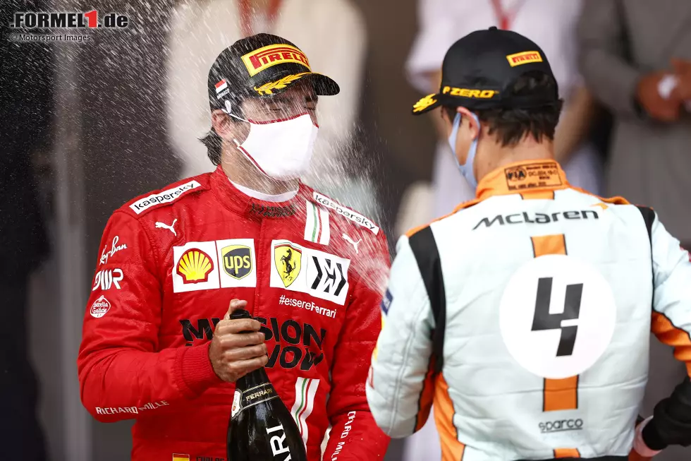 Foto zur News: Carlos Sainz (Ferrari) und Lando Norris (McLaren)