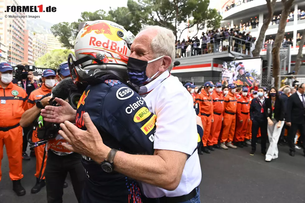 Foto zur News: Max Verstappen (Red Bull) und Helmut Marko