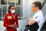 Foto zur News: Laurent Mekies (Ferrari) und Andreas Seidl (McLaren)