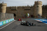 Foto zur News: Lewis Hamilton (Mercedes), Charles Leclerc (Ferrari) und Sergio Perez (Red Bull)