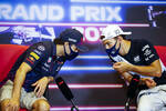 Foto zur News: Sergio Perez (Red Bull) und Pierre Gasly (AlphaTauri)