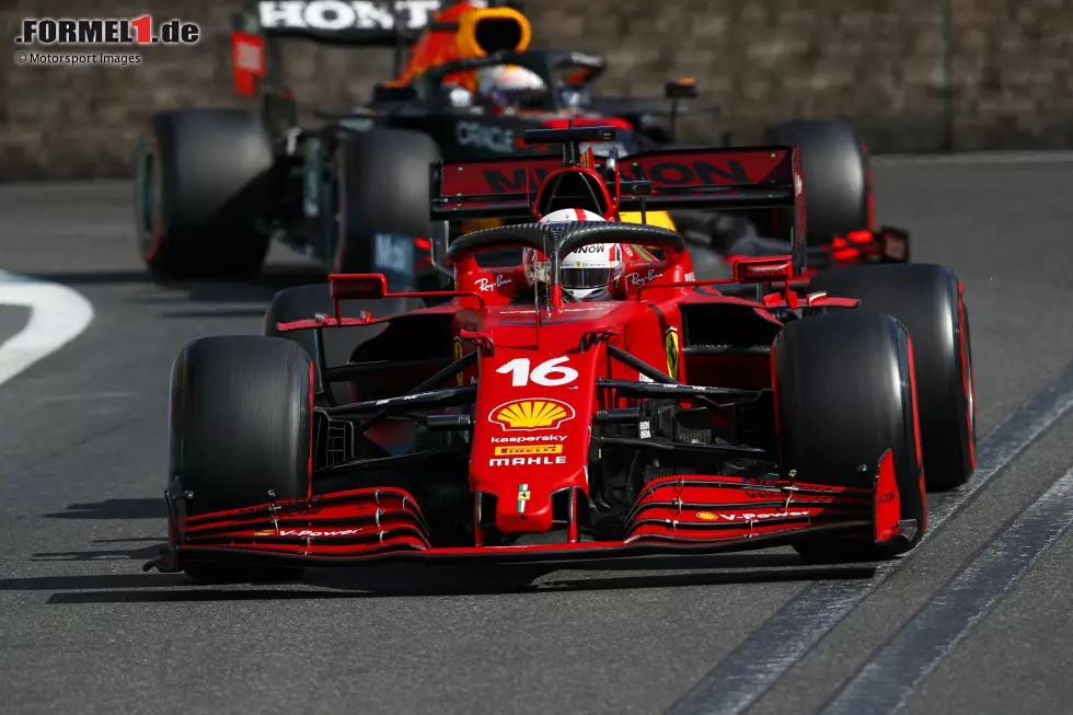 Foto zur News: Charles Leclerc (Ferrari) und Max Verstappen (Red Bull)