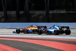 Foto zur News: Lando Norris (McLaren) und Fernando Alonso (Alpine)