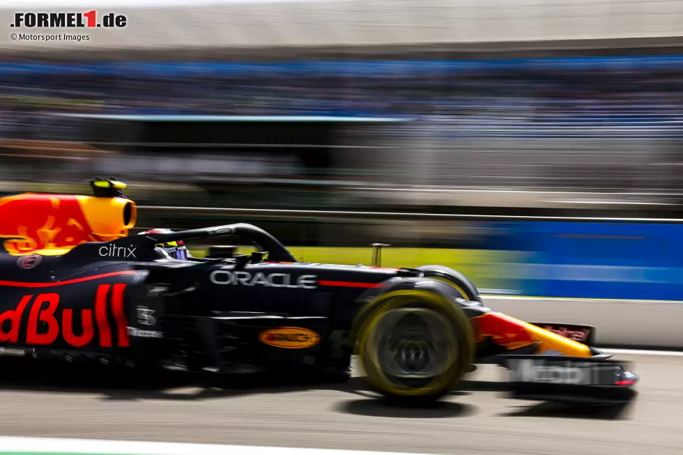 Foto zur News: Sergio Perez (Red Bull)