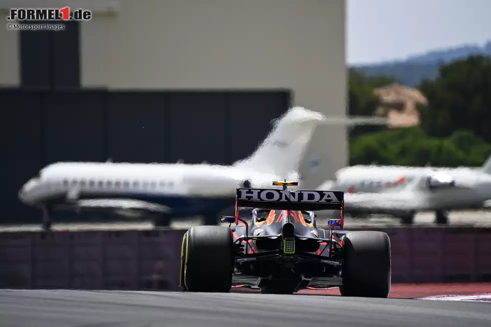 Foto zur News: Sergio Perez (Red Bull)