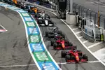 Foto zur News: Charles Leclerc (Ferrari), Carlos Sainz (Ferrari) und Pierre Gasly (AlphaTauri)