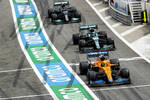 Foto zur News: Lando Norris (McLaren), Lance Stroll (Aston Martin) und Valtteri Bottas (Mercedes)
