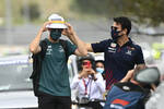 Foto zur News: Sebastian Vettel (Aston Martin) und Sergio Perez (Red Bull)