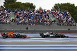 Foto zur News: Max Verstappen (Red Bull) und Valtteri Bottas (Mercedes)