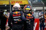 Foto zur News: Max Verstappen (Red Bull) und Sergio Perez (Red Bull)