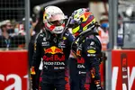 Foto zur News: Max Verstappen (Red Bull) und Sergio Perez (Red Bull)