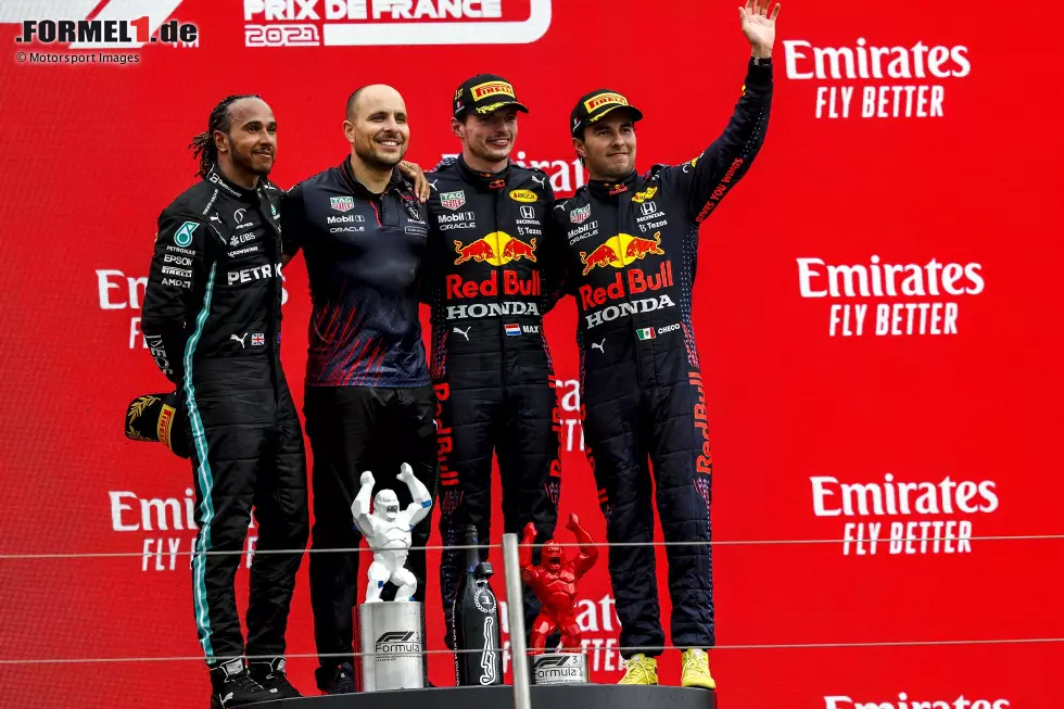 Foto zur News: Lewis Hamilton (Mercedes), Max Verstappen (Red Bull) und Sergio Perez (Red Bull)