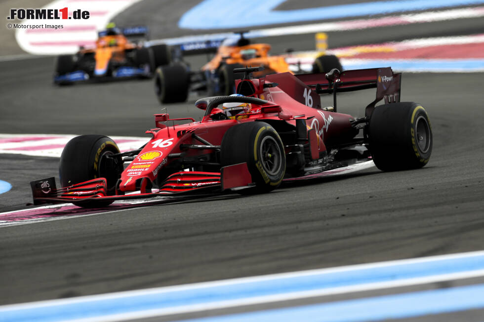 Foto zur News: Charles Leclerc (Ferrari) und Daniel Ricciardo (McLaren)