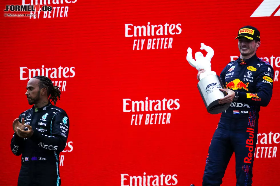 Foto zur News: Lewis Hamilton (Mercedes) und Max Verstappen (Red Bull)