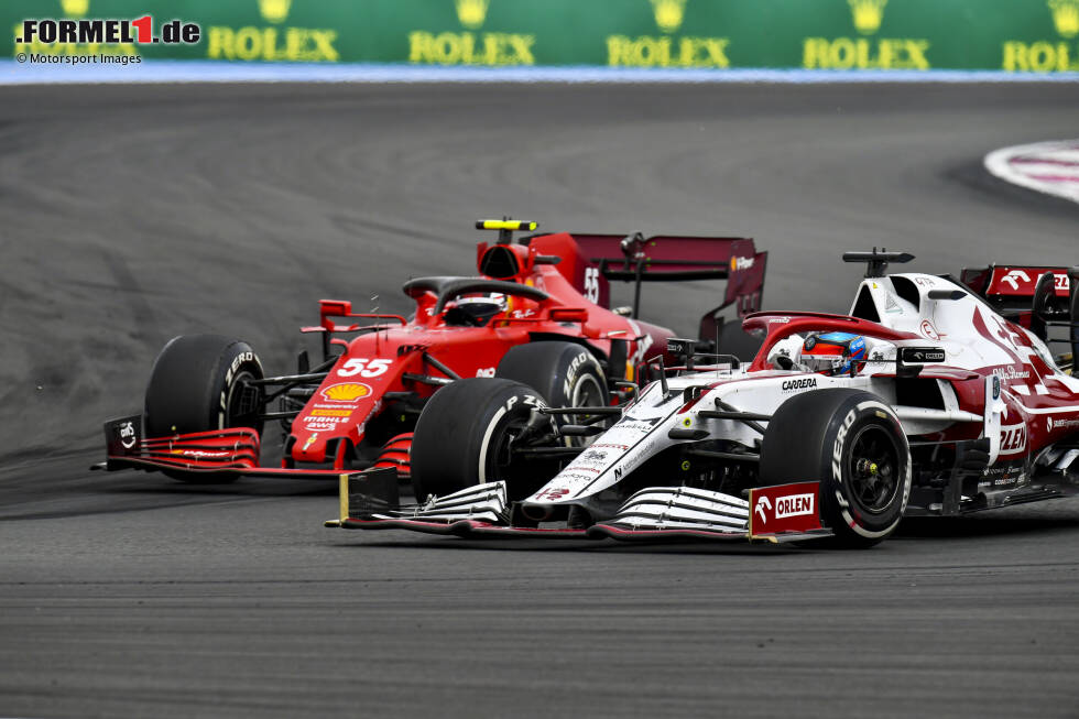 Foto zur News: Kimi Räikkönen (Alfa Romeo) und Carlos Sainz (Ferrari)