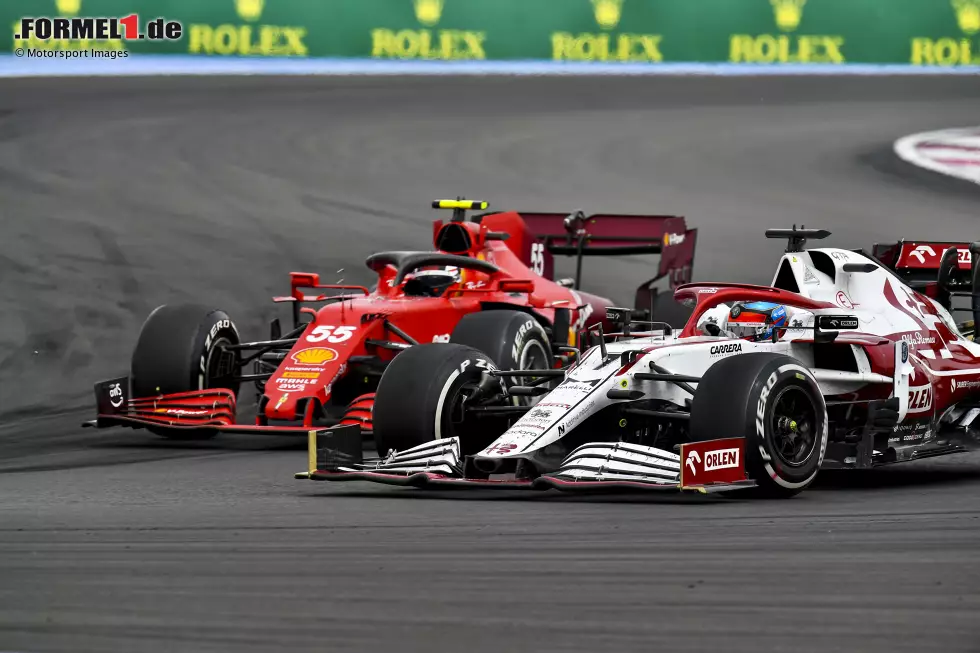 Foto zur News: Kimi Räikkönen (Alfa Romeo) und Carlos Sainz (Ferrari)