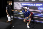 Foto zur News: Lewis Hamilton (Mercedes) und Nicholas Latifi (Williams)