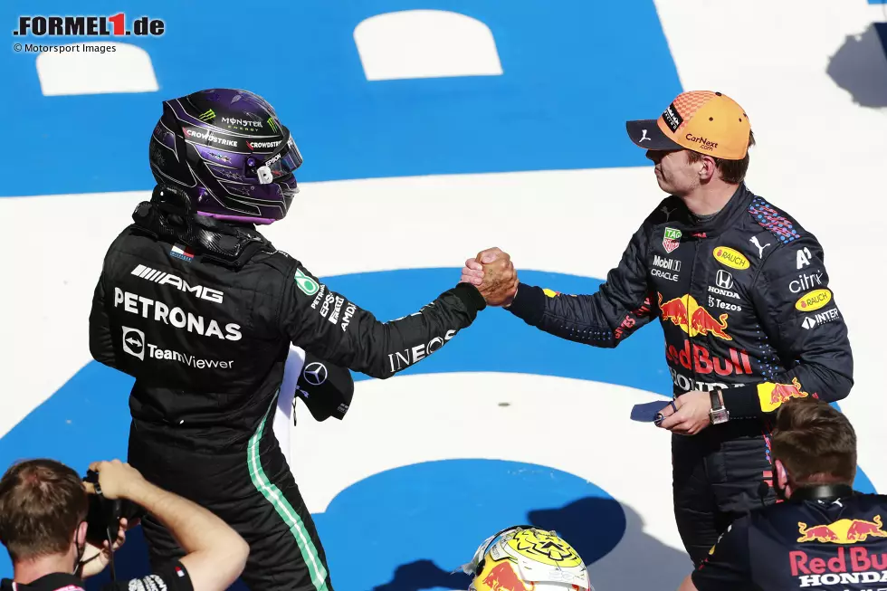 Foto zur News: Lewis Hamilton (Mercedes) und Max Verstappen (Red Bull)