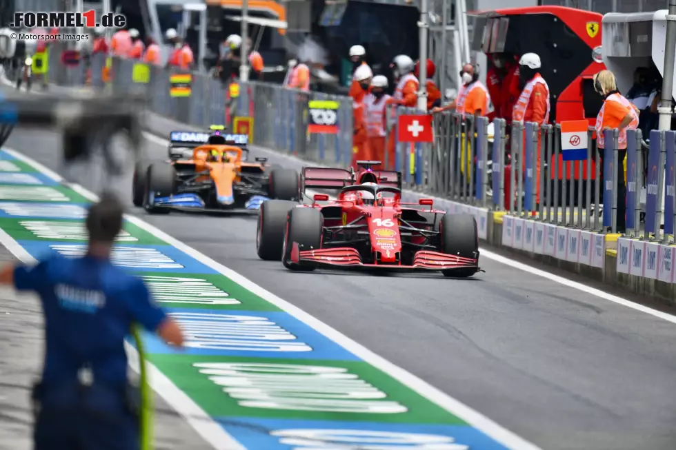 Foto zur News: Charles Leclerc (Ferrari) und Lando Norris (McLaren)