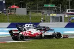 Foto zur News: Antonio Giovinazzi (Alfa Romeo) und Pierre Gasly (AlphaTauri)