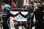 Foto zur News: Valtteri Bottas (Mercedes) und Lewis Hamilton (Mercedes)