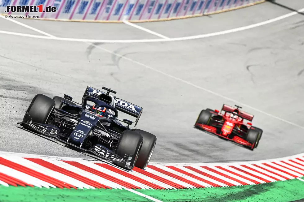 Foto zur News: Yuki Tsunoda (AlphaTauri) und Charles Leclerc (Ferrari)