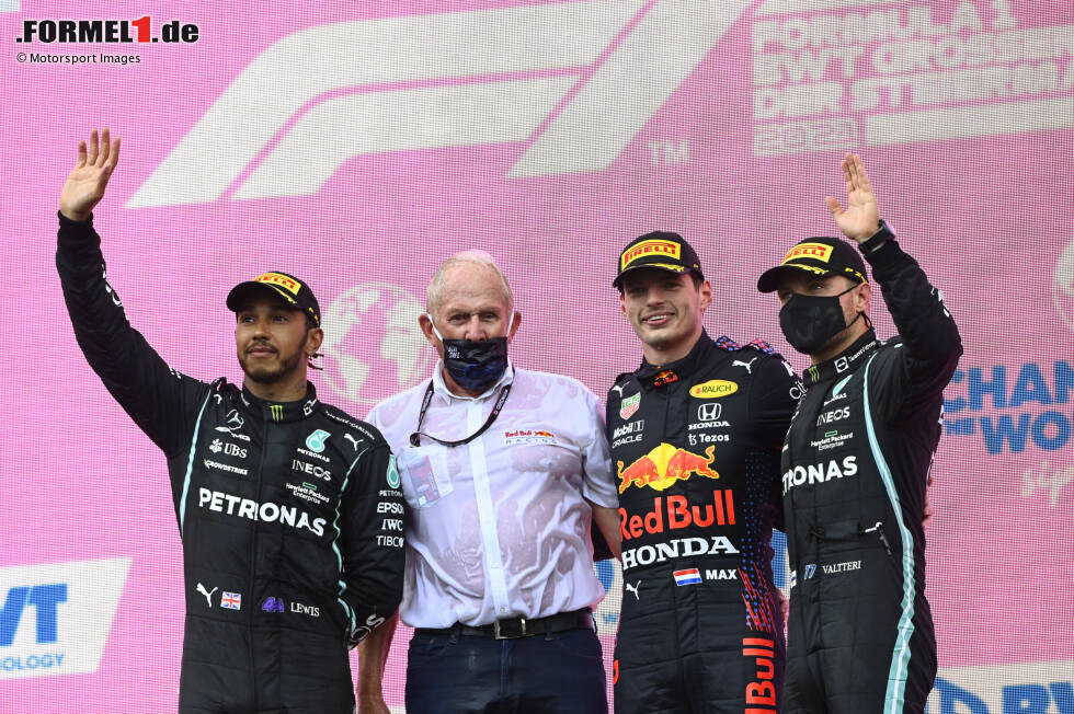 Foto zur News: Lewis Hamilton (Mercedes), Helmut Marko, Max Verstappen (Red Bull) und Valtteri Bottas (Mercedes)