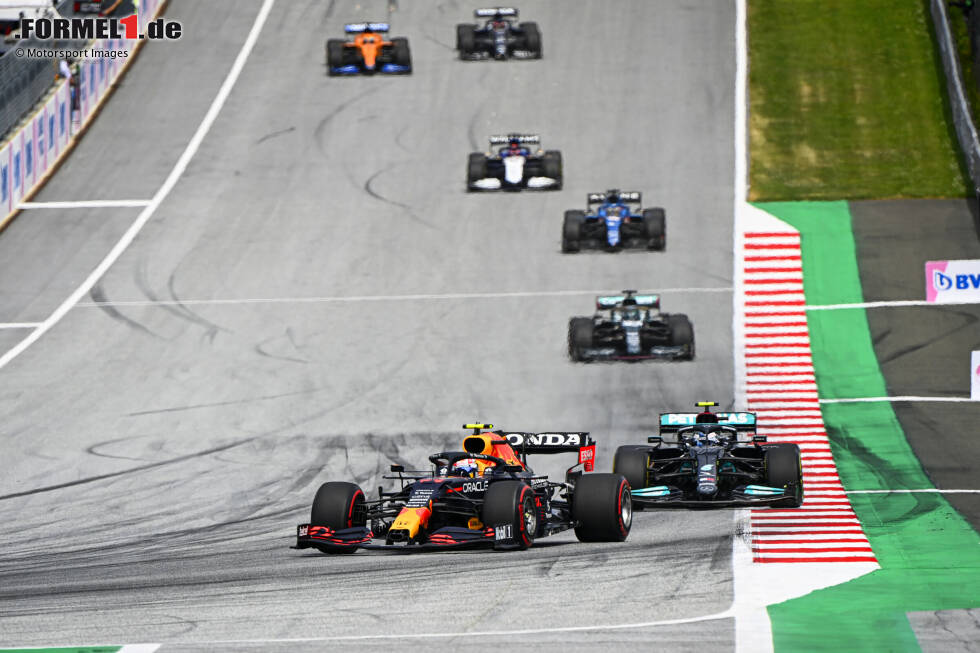 Foto zur News: Sergio Perez (Red Bull), Valtteri Bottas (Mercedes) und Lance Stroll (Aston Martin)