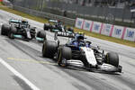 Foto zur News: Nicholas Latifi (Williams), Valtteri Bottas (Mercedes) und Lewis Hamilton (Mercedes)