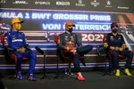 Foto zur News: Lando Norris (McLaren), Max Verstappen (Red Bull) und Sergio Perez (Red Bull)