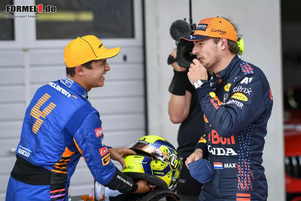 Foto zur News: Lando Norris (McLaren) und Max Verstappen (Red Bull)