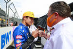 Foto zur News: Lando Norris (McLaren) und Zak Brown