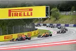 Foto zur News: Max Verstappen (Red Bull), Lando Norris (McLaren) und Sergio Perez (Red Bull)