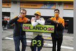Foto zur News: Andreas Seidl, Lando Norris (McLaren) und Daniel Ricciardo (McLaren)
