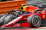 Foto zur News: Sergio Perez (Red Bull) und Charles Leclerc (Ferrari)