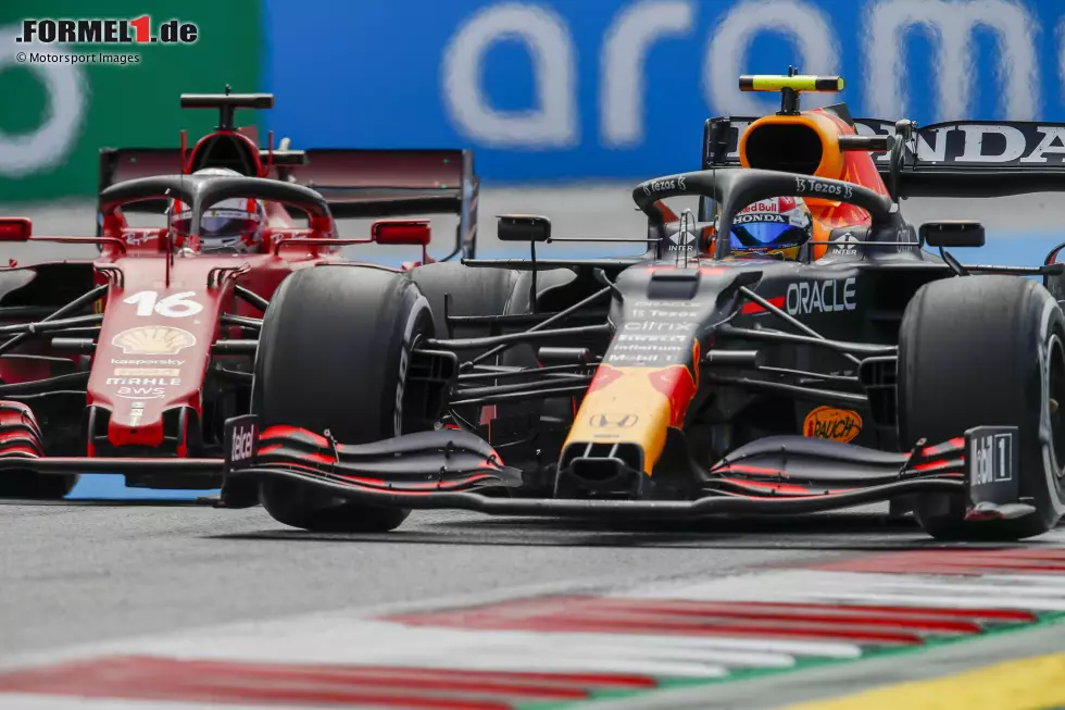 Foto zur News: Sergio Perez (Red Bull) und Charles Leclerc (Ferrari)