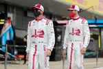 Foto zur News: Kimi Räikkönen (Alfa Romeo) und Antonio Giovinazzi (Alfa Romeo)