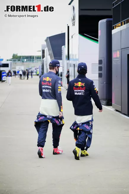 Foto zur News: Max Verstappen (Red Bull) und Sergio Perez (Red Bull)