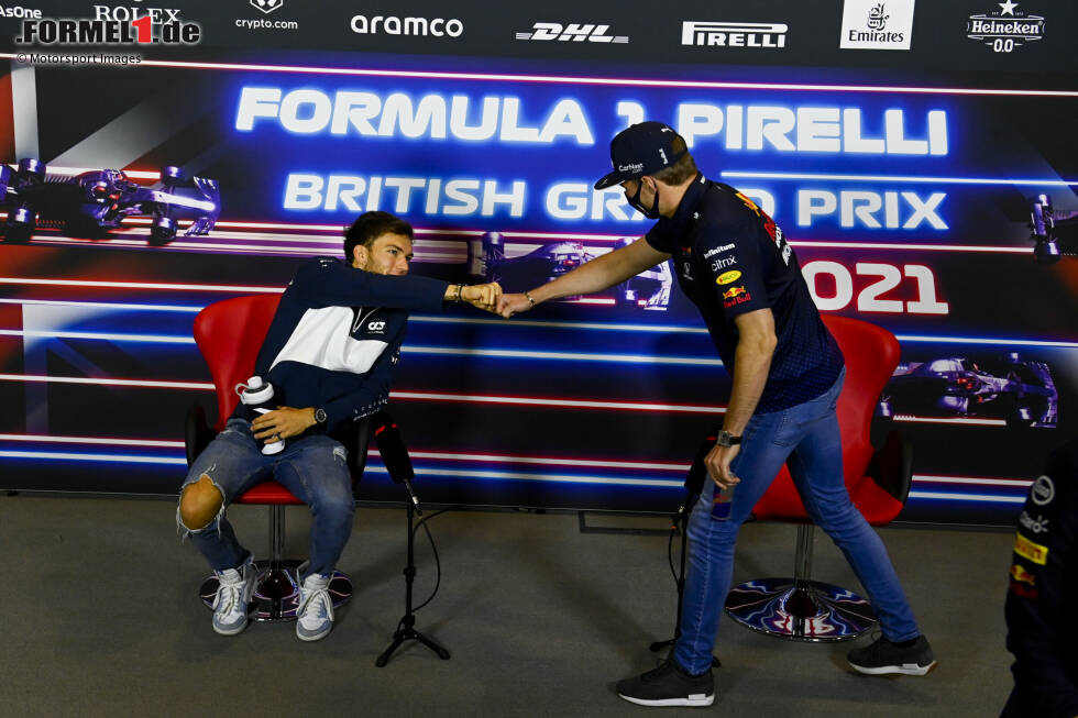 Foto zur News: Pierre Gasly (AlphaTauri) und Max Verstappen (Red Bull)