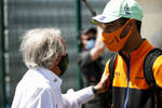 Foto zur News: Jackie Stewart und Daniel Ricciardo (McLaren)