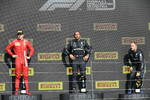Foto zur News: Charles Leclerc (Ferrari), Lewis Hamilton (Mercedes) und Valtteri Bottas (Mercedes)