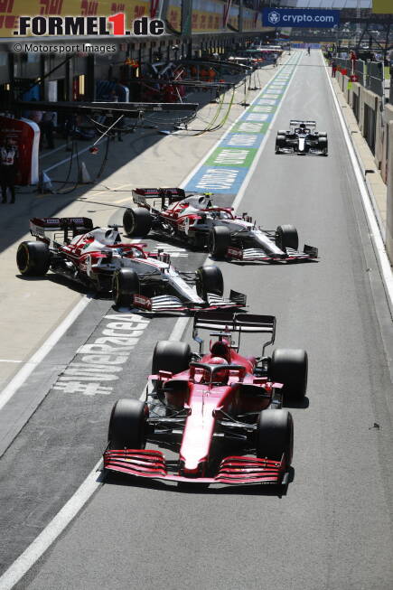 Foto zur News: Charles Leclerc (Ferrari), Kimi Räikkönen (Alfa Romeo) und Antonio Giovinazzi (Alfa Romeo)