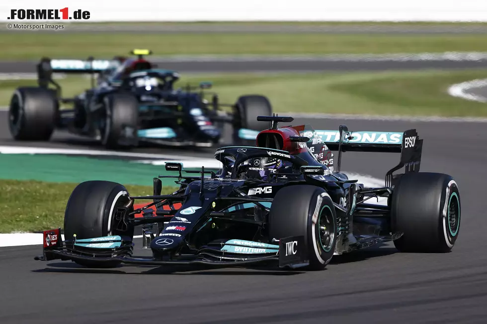 Foto zur News: Lewis Hamilton (Mercedes) und Valtteri Bottas (Mercedes)