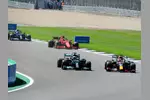 Foto zur News: Lewis Hamilton (Mercedes) und Max Verstappen (Red Bull)