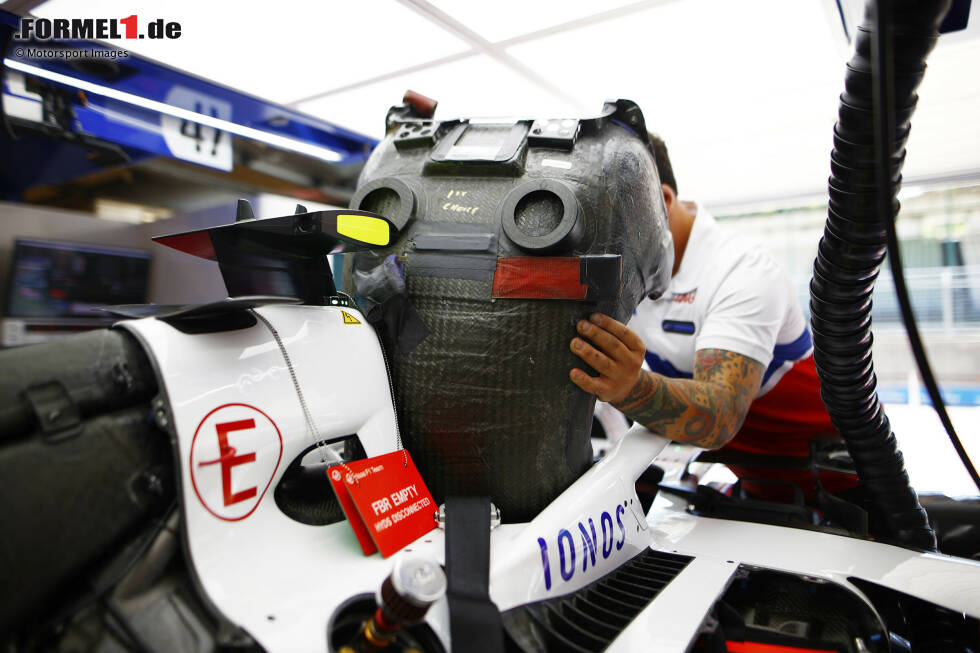 Foto zur News: Fahrersitz für den Haas VF-21