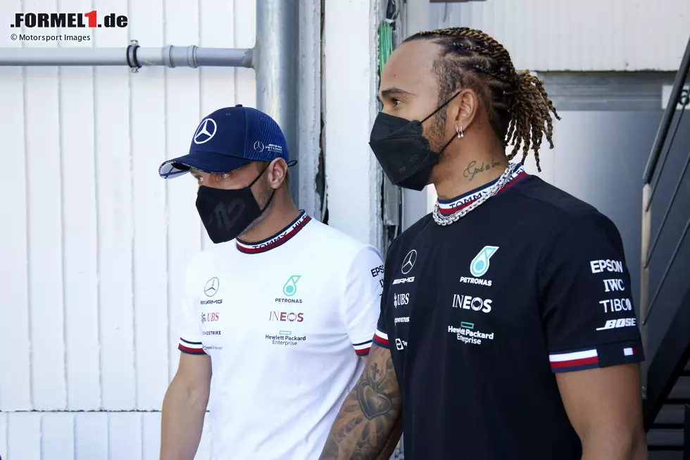 Foto zur News: Lewis Hamilton (Mercedes) und Valtteri Bottas (Mercedes)