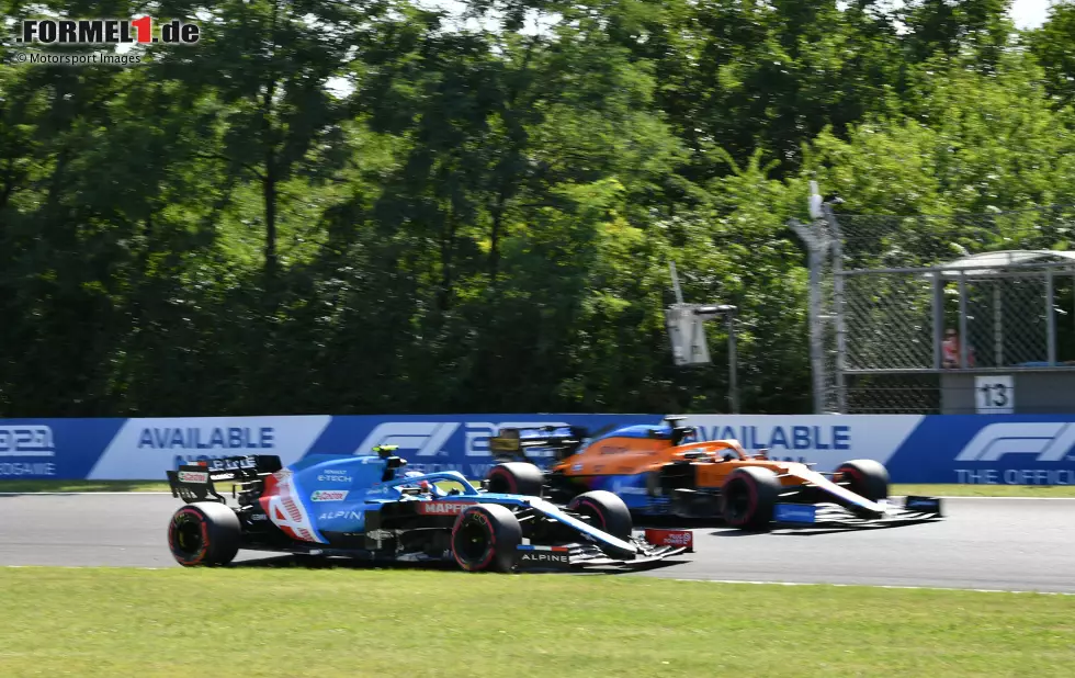 Foto zur News: Esteban Ocon (Alpine) und Daniel Ricciardo (McLaren)