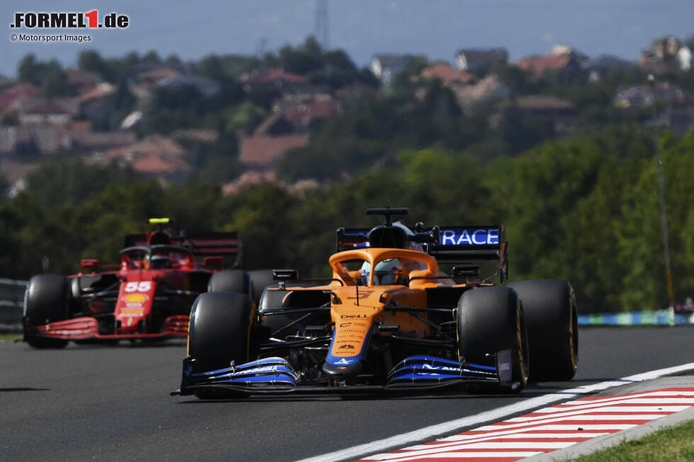 Foto zur News: Daniel Ricciardo (McLaren) und Carlos Sainz (Ferrari)