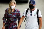 Foto zur News: Valtteri Bottas (Mercedes) mit Lebensgefährtin Tiffany Cromwell