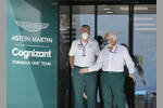 Foto zur News: Aston-Martin-Teamchef Otmar Szafnauer mit Unternehmenschef Lawrence Stroll